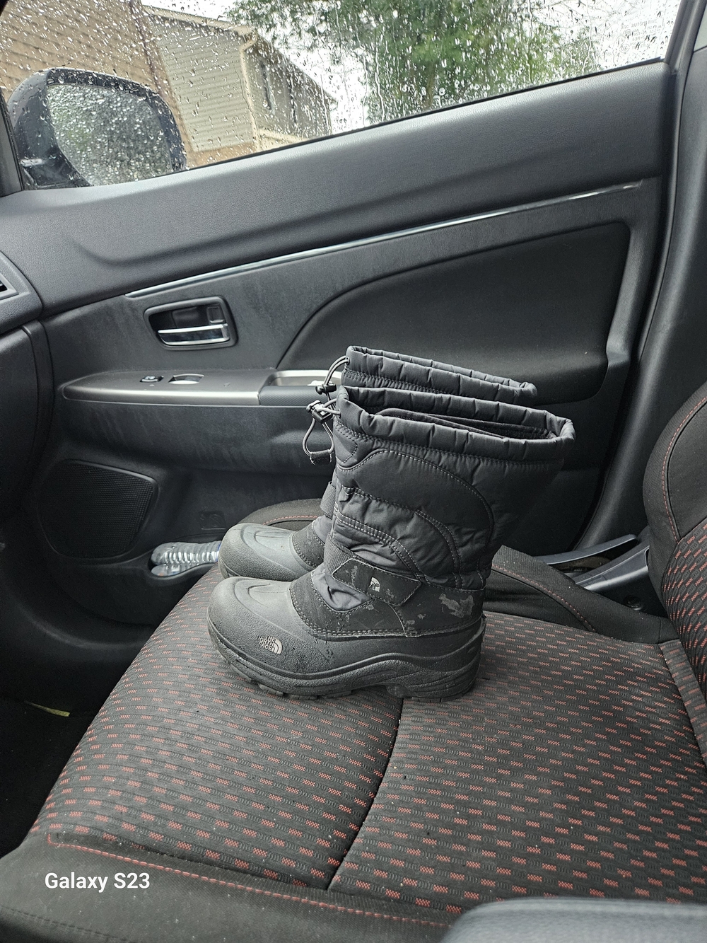 The North Face Women’s 5.5 Black Insulated Waterproof Winter Snow Boots